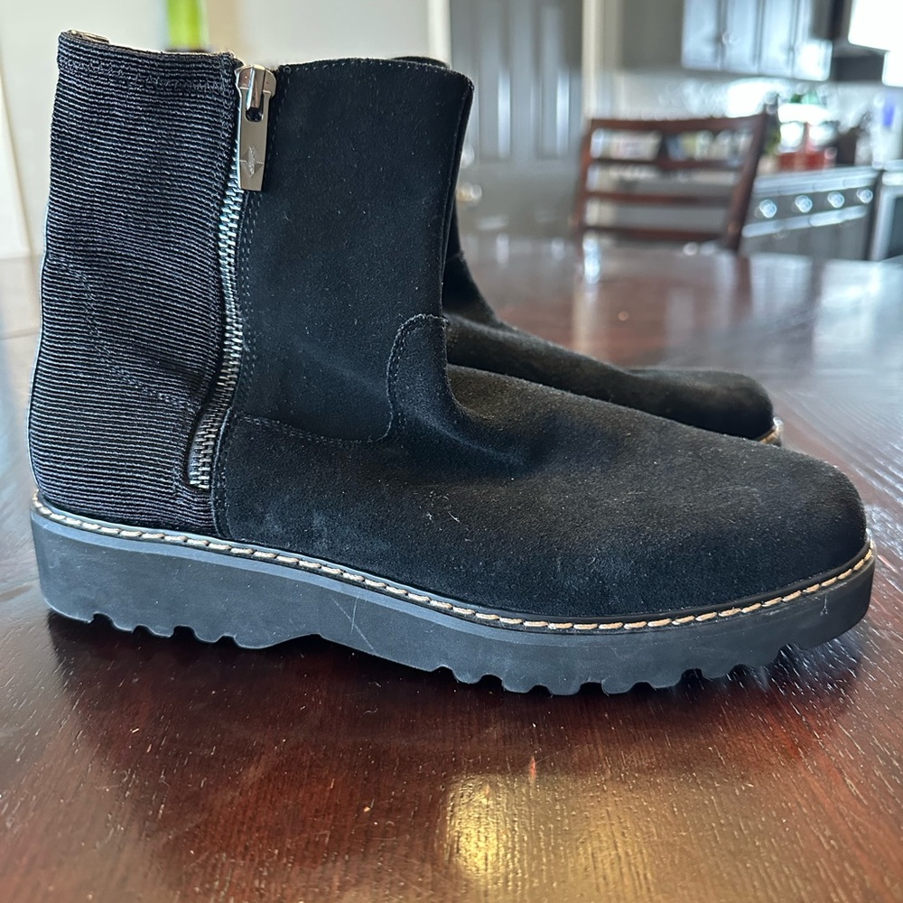 Donald J. Pliner Black Suede women’s Boots 7.5